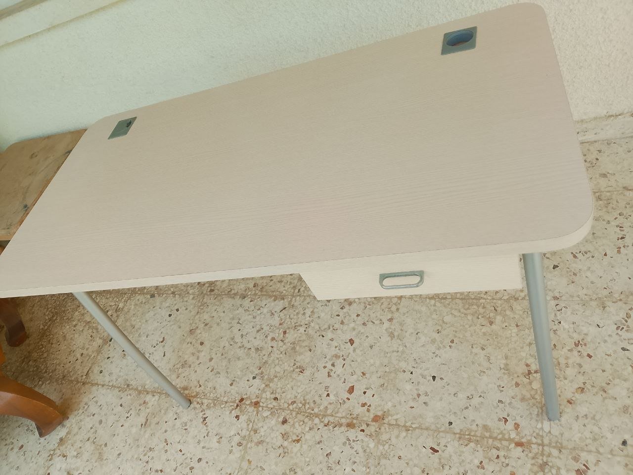 مكتب كتابة 120×60 بحالة ممتازة، بافوس — بافوس, قبرص