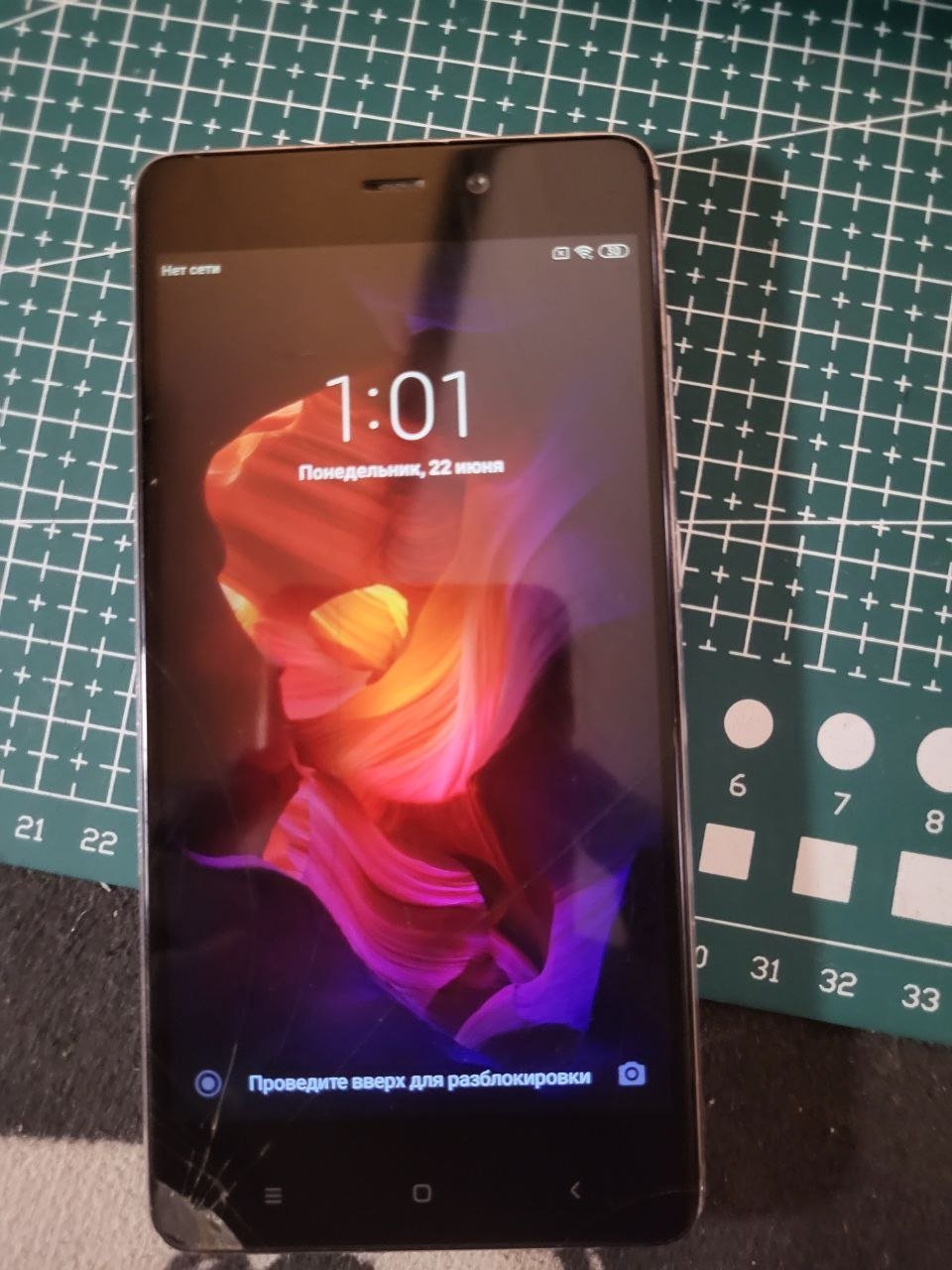 Teléfono Xiaomi Redmi 4 2 SIM, pantalla agrietada — Tiflis, Georgia