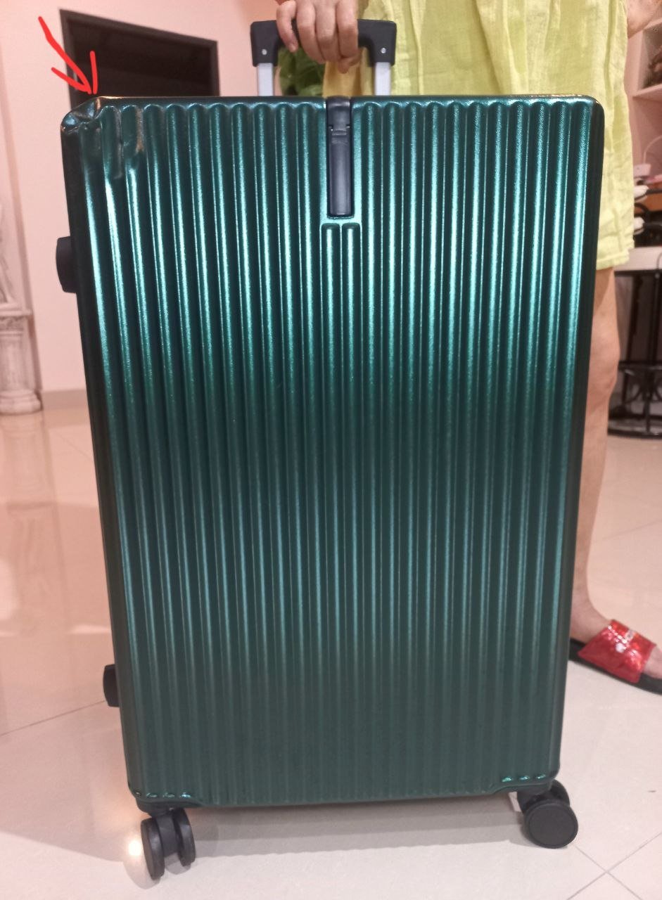 Maleta XL de polipropileno esmeralda 80x50x30 — usado — Pattaya, Tailandia