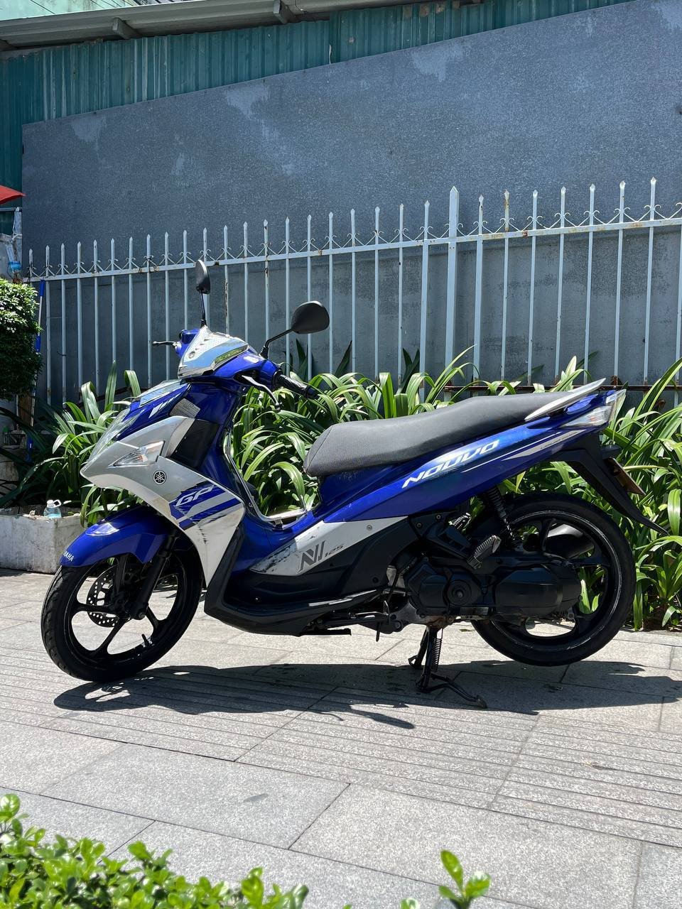 Yamaha Nouv 6 scooter blue — Nha Trang, Vietnam