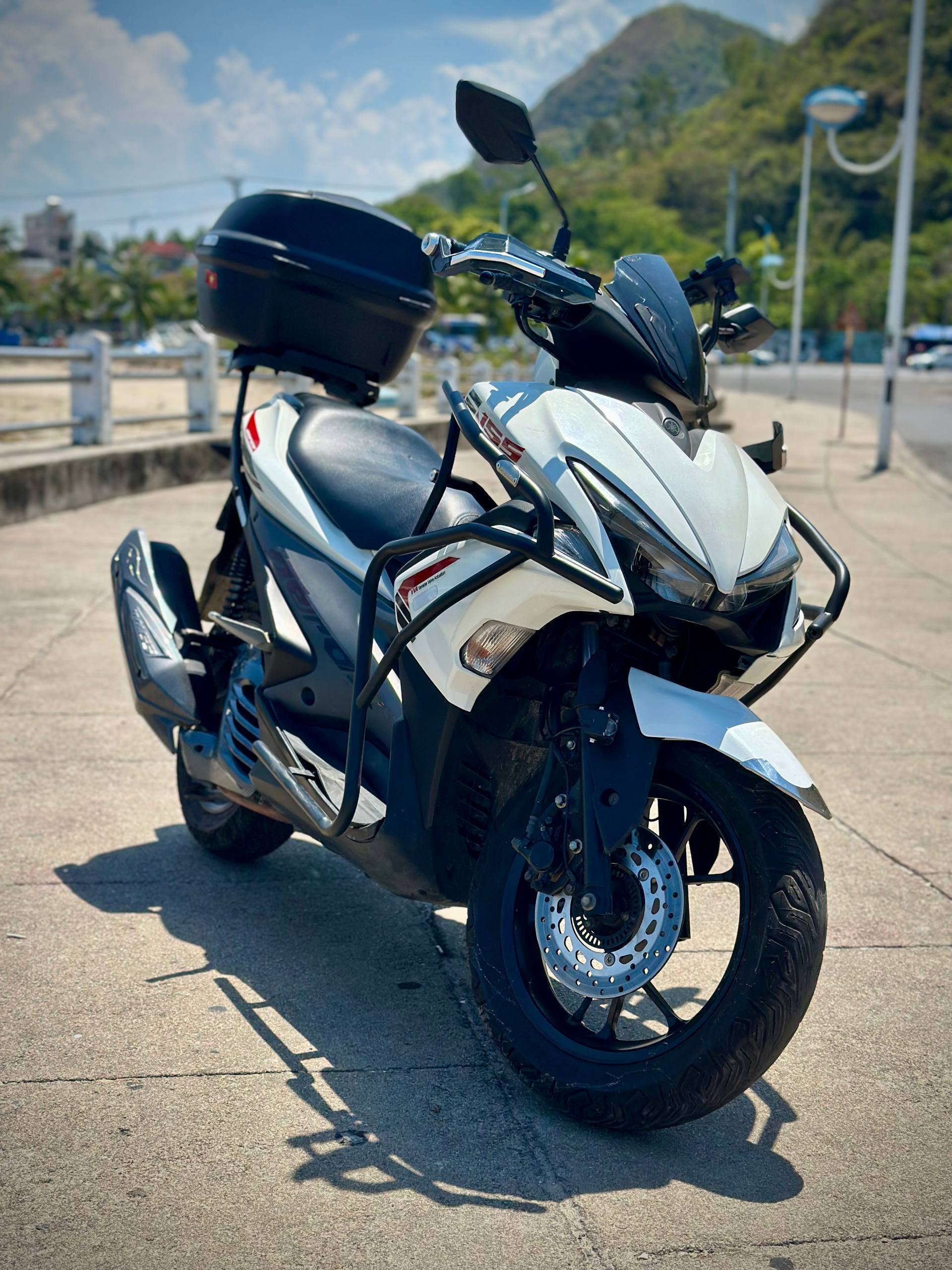 ياماها NVX 155cc سكوتر أبيض — فيتنام ياماها NVX 155cc سكوتر أبيض — فيتنام