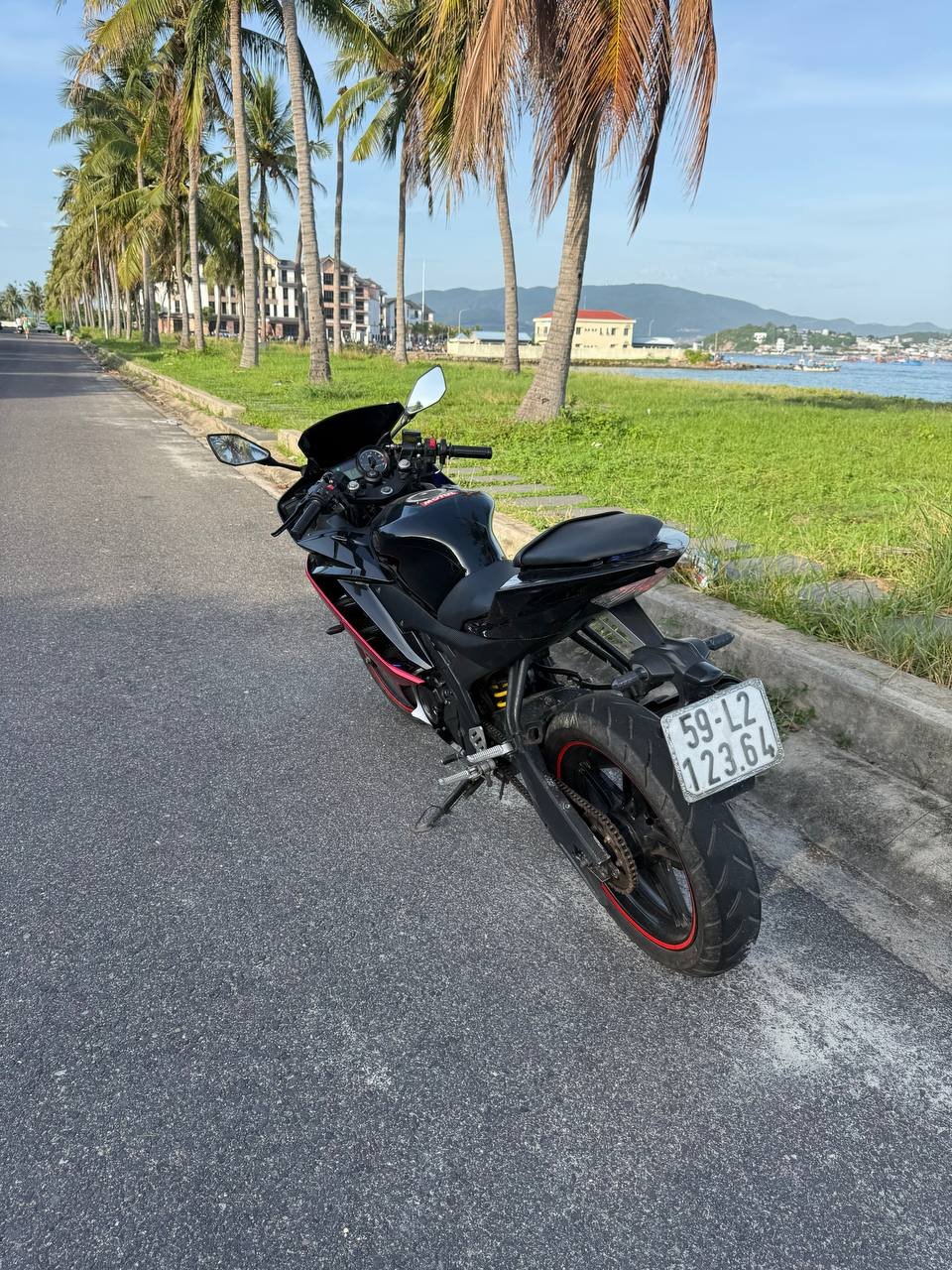 Yamaha R15 V2 мотоцикл, 22000000 донгов — Нячанг, Вьетнам