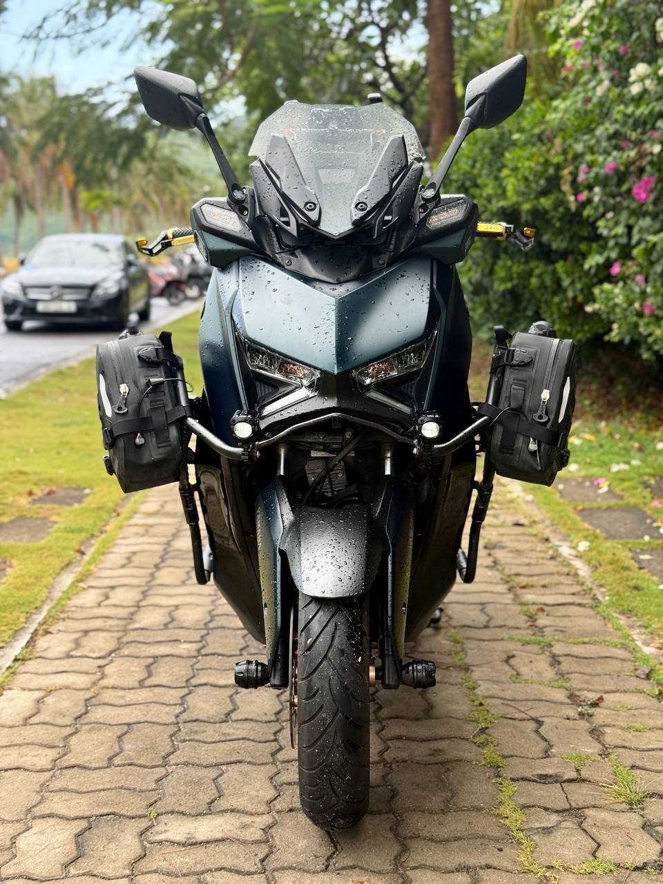 Yamaha XMAX 300 ABS 2025, 5000 km, afinada — Nha Trang, Vietnam Yamaha XMAX 300 ABS 2025, 5000 km, afinada — Nha Trang, Vietnam