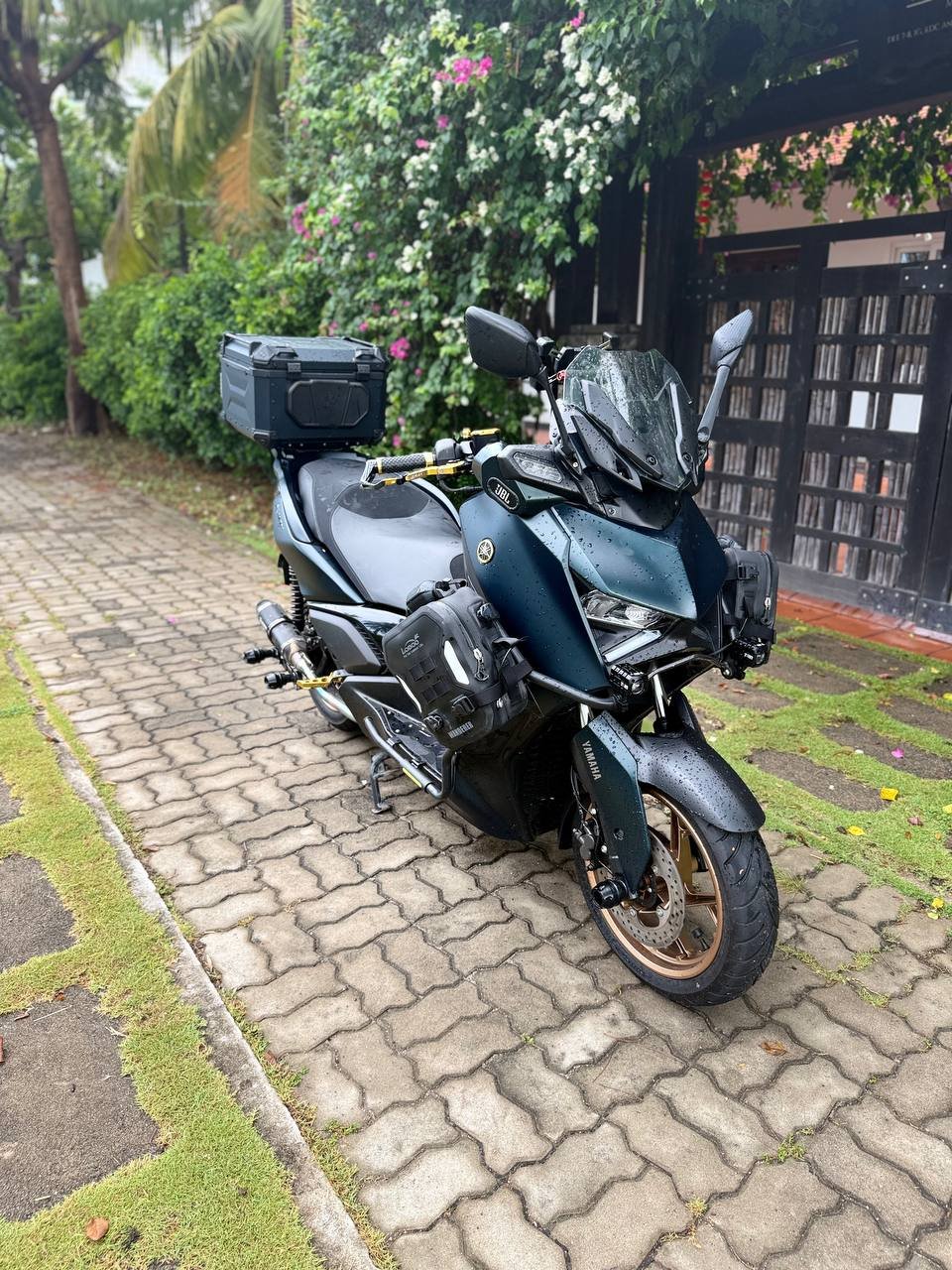 Yamaha XMAX 300 ABS 2025, 5000 km, afinada — Nha Trang, Vietnam Yamaha XMAX 300 ABS 2025, 5000 km, afinada — Nha Trang, Vietnam