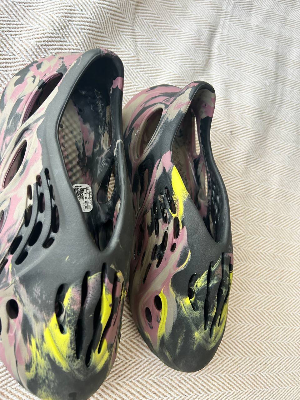 Yeezy Runner sneakers 41-42 AED — Dubai, UAE