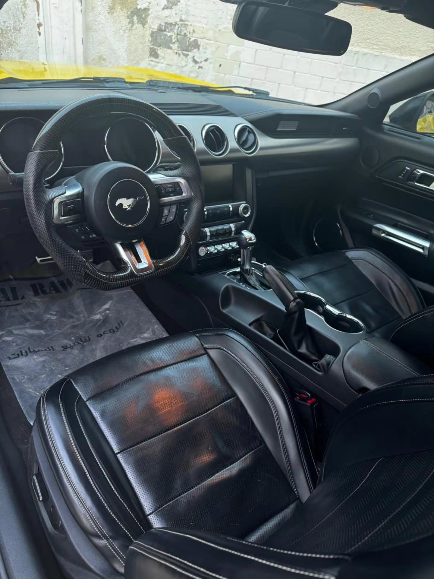 Ford Mustang 2015 желтый 5.0 V8 Gulf 50 лет — Дубай, ОАЭ