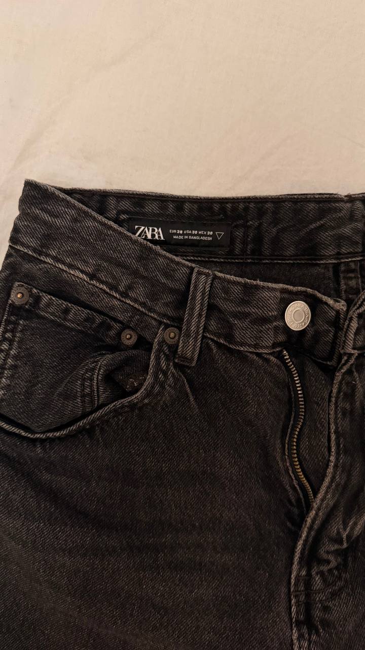 Jeans negros Zara — Belgrado, Serbia Jeans negros Zara — Belgrado, Serbia