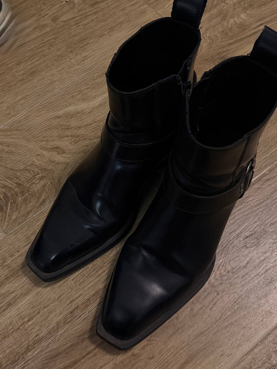 Botas Zara, 400 din, Belgrado — Belgrado, Serbia Botas Zara, 400 din, Belgrado — Belgrado, Serbia