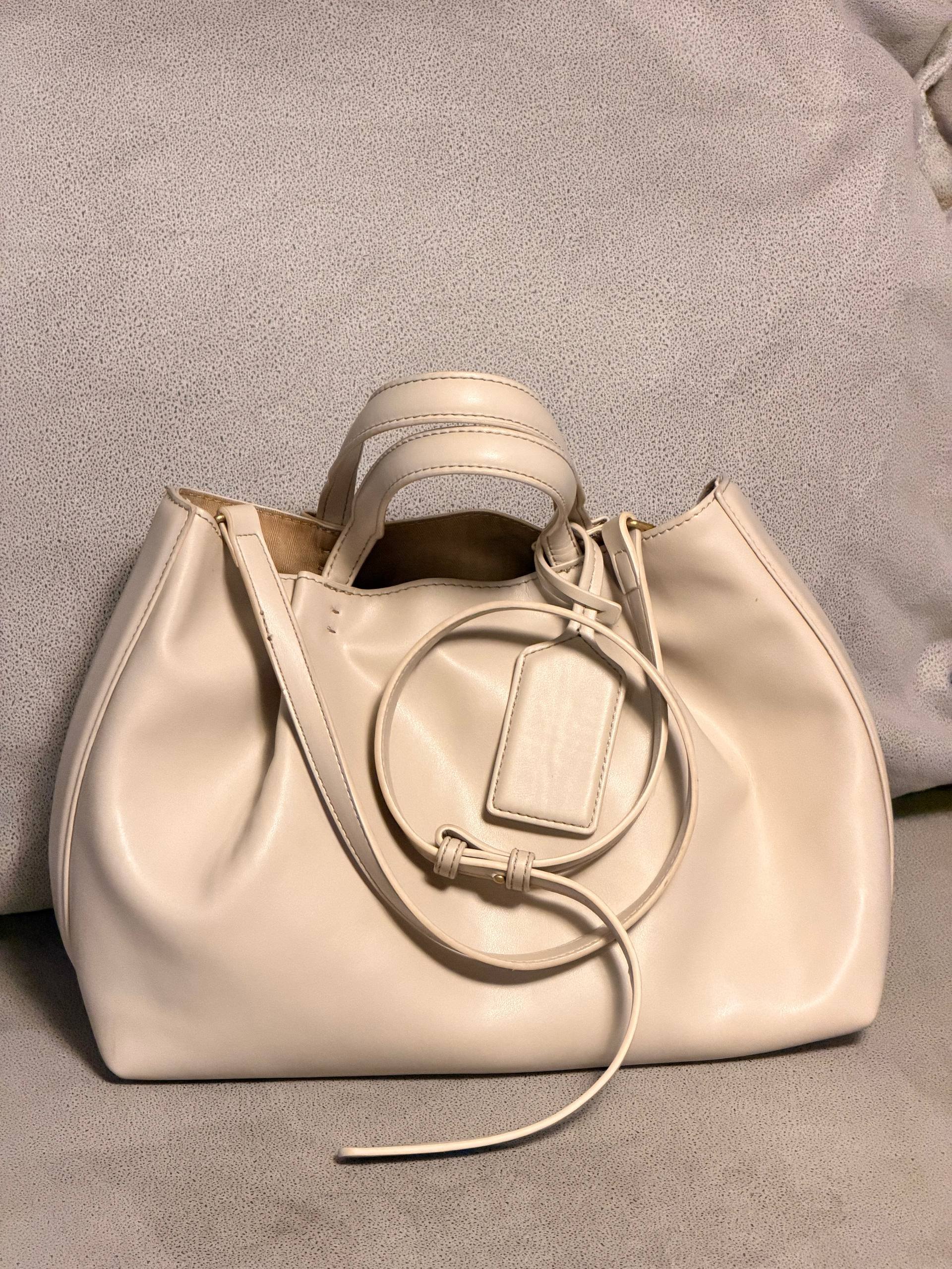 Сумка Zara из эко-кожи бежевого цвета — Тбилиси, Грузия