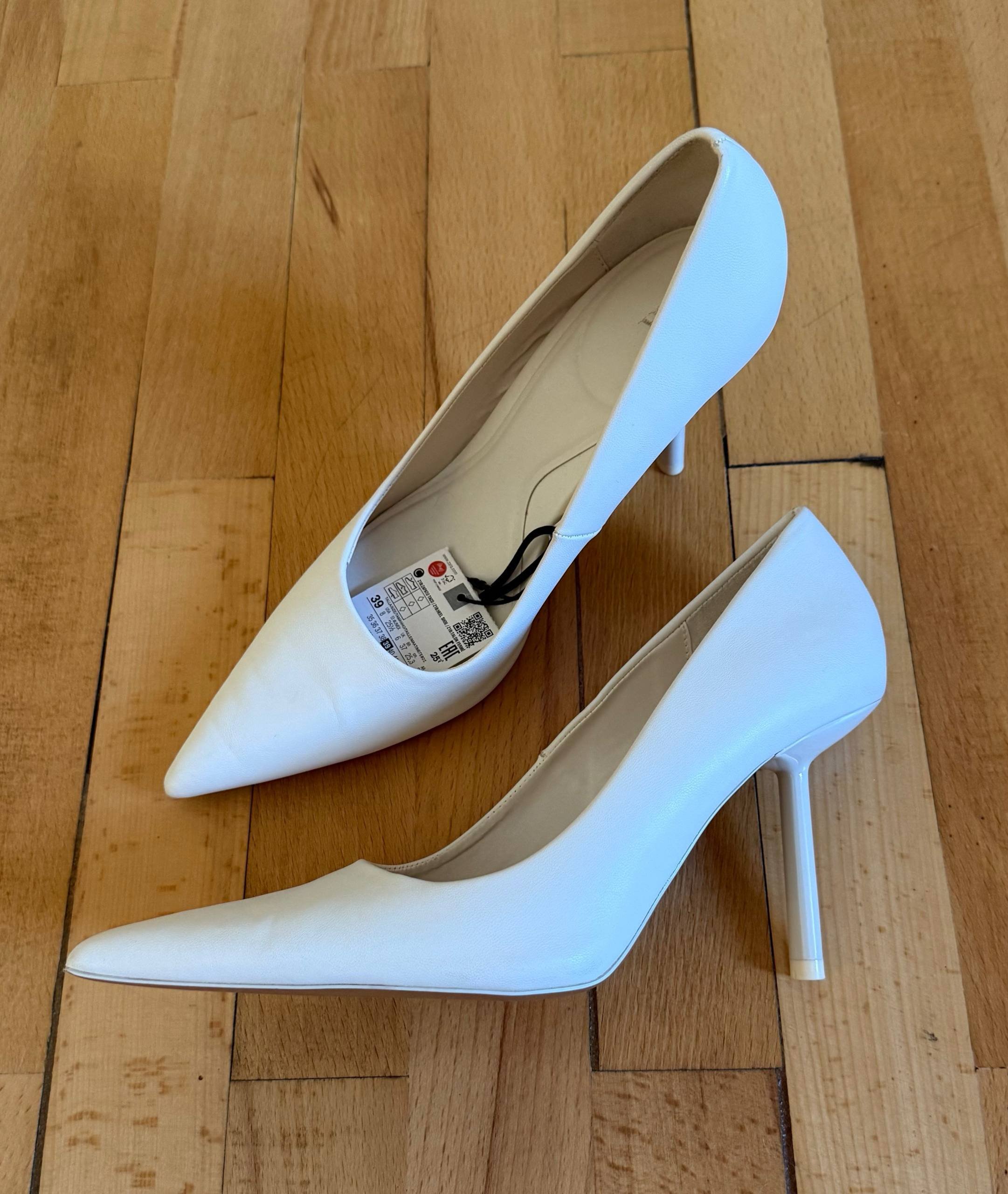 Zara white pointed-toe heels, size 39 — Tbilisi, Georgia Zara white pointed-toe heels, size 39 — Tbilisi, Georgia